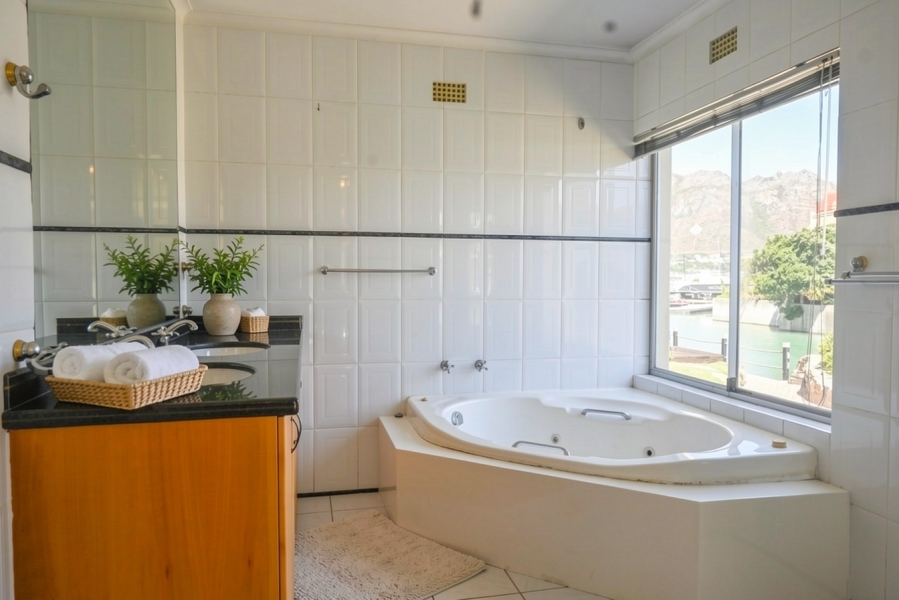 3 Bedroom Property for Sale in Harbour Island Western Cape